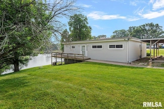 308 Elm Ln, Petersburg, IL 62675