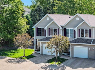 43 Ledgeview Dr, Newmarket, NH 03857