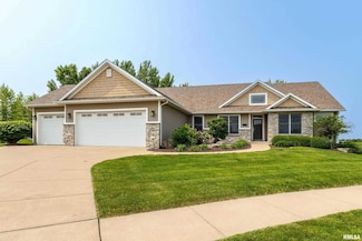 7 Redstone Ct, Le Claire, IA 52753