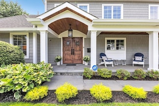 12 Overhill Ln, Roslyn, NY 11576