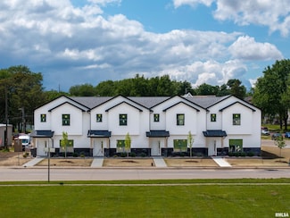 1008 S 4th St, Clinton, IA 52732