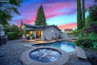 2 Kulani Ln, Pleasant Hill, CA 94523