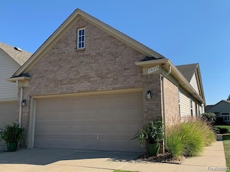 34214 Birchway Cir, Sterling Heights, MI 48312