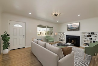 438 Morningside Dr NE, Albuquerque, NM 87108