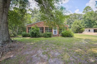 1135 N Masonic St, Millen, GA 30442