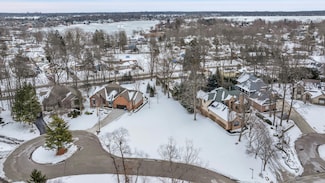 4275 Forest Valley Ct, Waterford, MI 48328