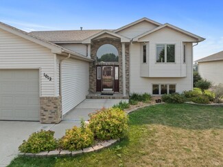 1012 29th Ave SE, Minot, ND 58701