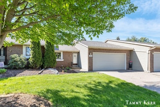 940 Laketown Dr, Holland, MI 49423