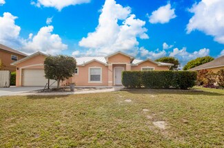 586 SW Kaabe Ave, Port Saint Lucie, FL 34953