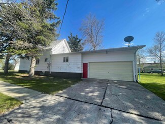 302 2nd St E, McClusky, ND 58463