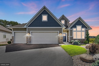 1860 Hinsdale Cir, Hudson, WI 54016
