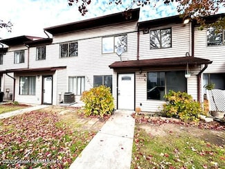 92 Wolkoff Ln, Staten Island, NY 10303