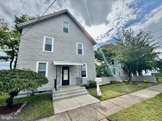 70 Pine St, Beverly, NJ 08010