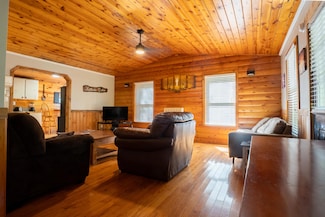100 Ethan Ln, Campton, KY 41301