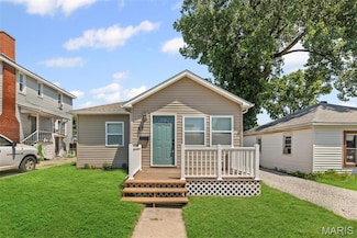 61 Eckhard Ave, Wood River, IL 62095
