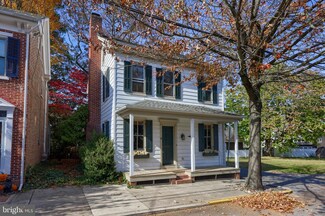 18 S Locust St, Lititz, PA 17543