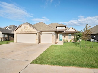 2105 Northfork Dr, Moore, OK 73160