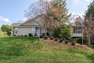 2121 Shetland Dr NE, Grand Rapids, MI 49505