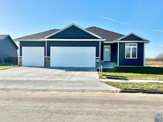 1210 Country Club Dr, Elk Point, SD 57025