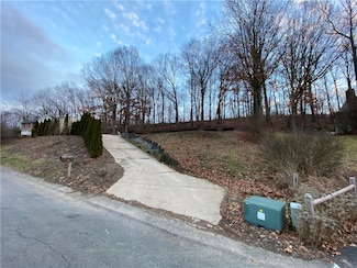 159 Oakdale Dr, Zelienople, PA 16063