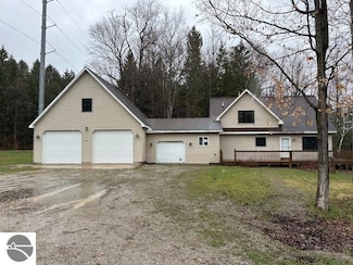 6945 Obervalden Dr, Bellaire, MI 49615