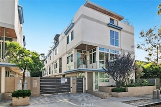 6736 W Hepburn Way, Los Angeles, CA 90038