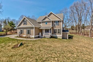 894 Portland Ave, Rollinsford, NH 03869