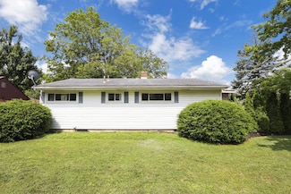 325 Yarmouth Ln, Columbus, OH 43228