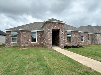 4820 W Aurora St, Fayetteville, AR 72704