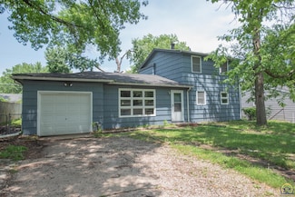 5518 SW Avalon Ln, Topeka, KS 66604