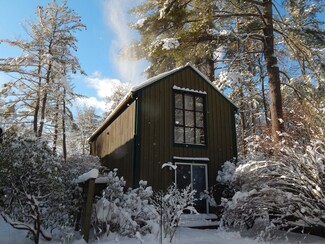 21 Pine Grove, Amherst, MA 01002