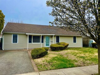 14 Eldorado Blvd, Plainview, NY 11803