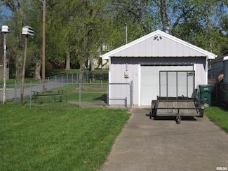 1122 N 4th St, Quincy, IL 62301
