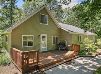 101 Winding Dr, Houghton Lake, MI 48629