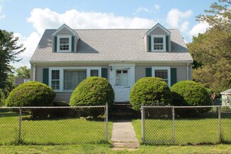14 Mayflower Rd, Woburn, MA 01801