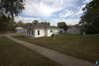 708 N Center Ave, Garretson, SD 57030