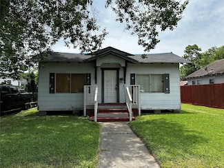 213 W Lobit St, Baytown, TX 77520