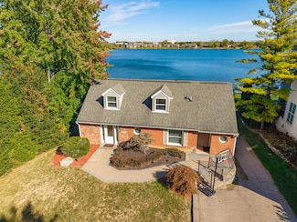 1675 Dell Rose Dr, Bloomfield Hills, MI 48302