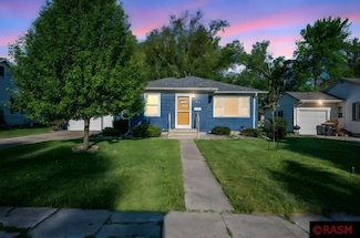 618 S Ramsey St, Blue Earth, MN 56013