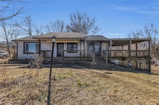9043 Wellman Rd, Oskaloosa, KS 66066