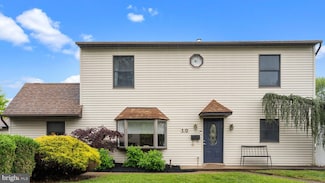 10 Queen Lily Rd, Levittown, PA 19057