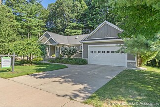 111 Evan Dr NE, Comstock Park, MI 49321