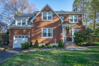 17 Ross Ct, Albany, NY 12211