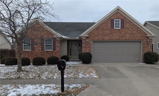 3 Stonefield Ln, Charleston, IL 61920