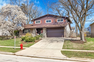 207 S Cedarcrest Dr, Schaumburg, IL 60193