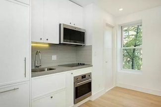236 W 10th St Unit 12-A, New York, NY 10014