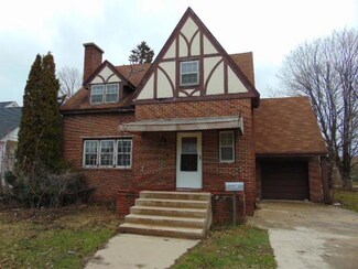 807 Newberry Ave, Newberry, MI 49868