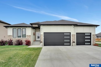8211 S 97th St, Lincoln, NE 68526