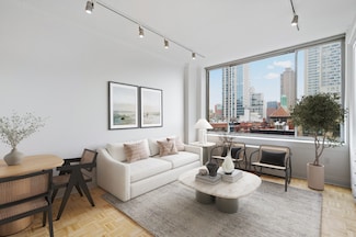 350 E 82nd St Unit 7G, New York, NY 10028