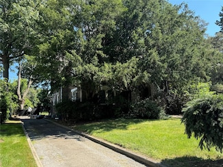 76 Long Dr, Hempstead, NY 11550